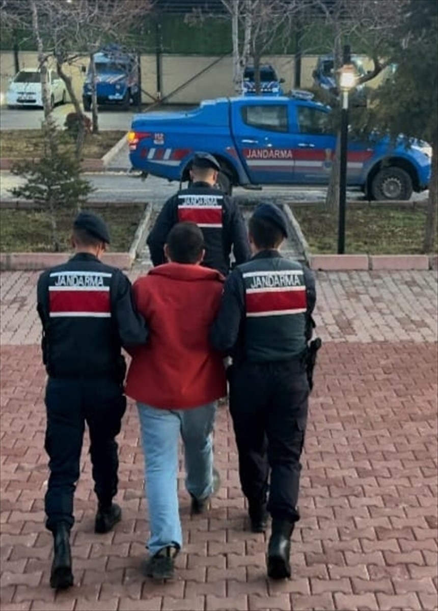 Aksaray'da yakalanan FETÖ hükümlüsü cezaevine gönderildi.