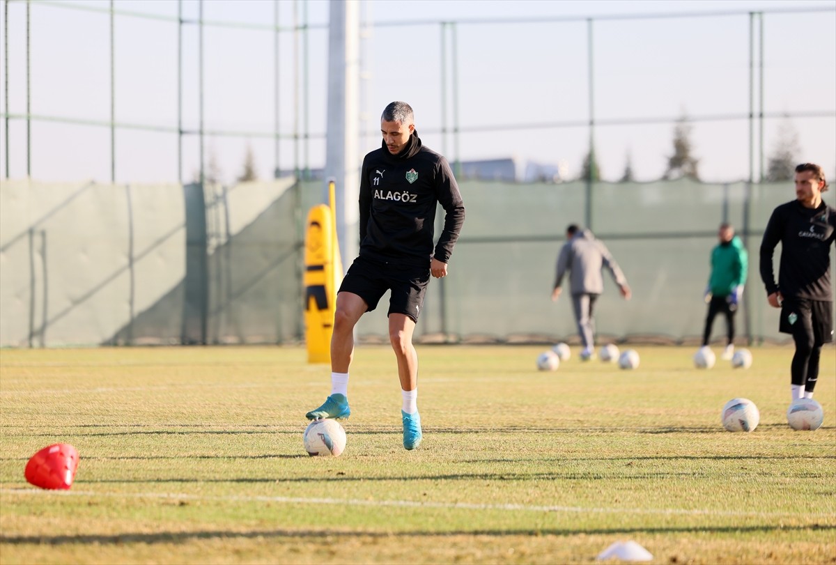 Alagöz Holding Iğdır FK, Trendyol 1. Lig'in 22. haftasında deplasmanda Gençlerbirliği ile yapacağı...