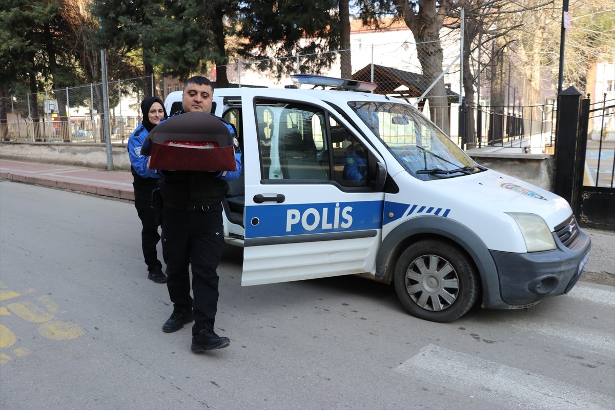 Amasya'da İl Emniyet Müdür Yardımcısı Aynur Saraç ve İl Emniyet Müdürlüğü Toplum Destekli Polislik...