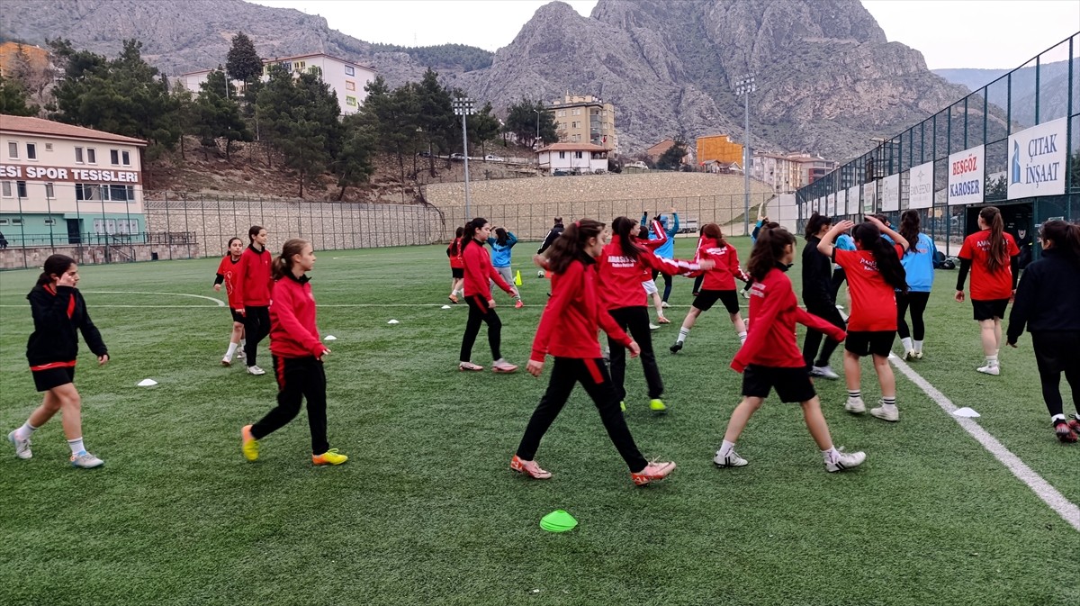  Amasya'da yaşayan 39 yaşındaki Mustafa Gül, kurarak başkanlığını üstlendiği Amasis Kadın Futbol...