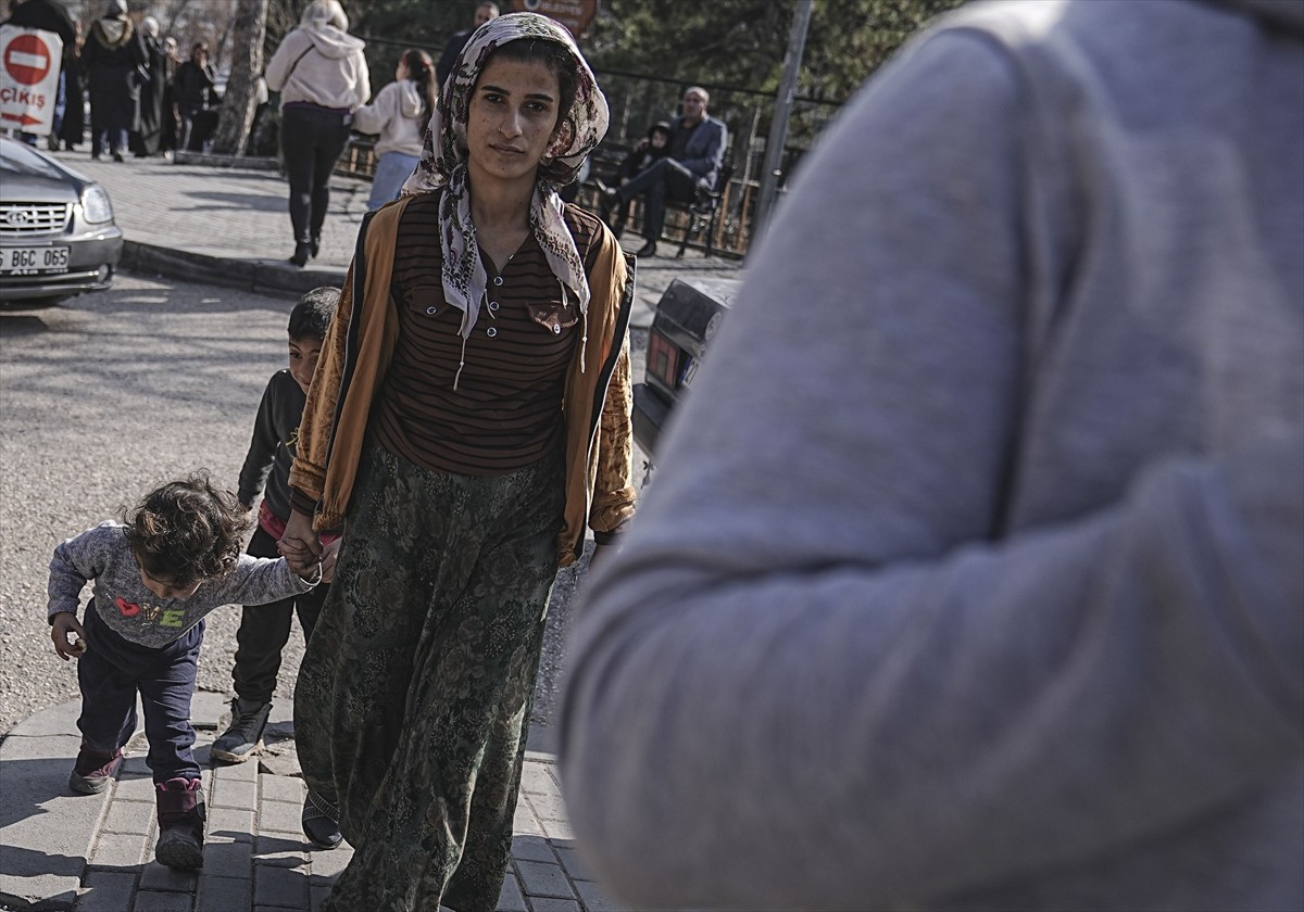 Ankara'nın Mamak ilçesinde sahipsiz köpeklerin saldırısına uğrayan 5 aylık hamile İpek Kaya...