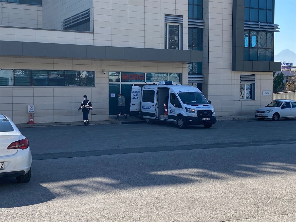  Antalya'da, 13 Kasım 2024'te bir apartman dairesinde ölü bulunan İranlı 3 kardeşin cenazesi...