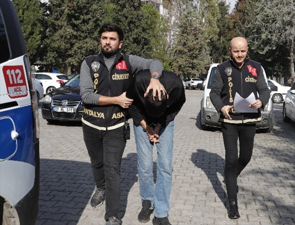 Antalya'nın Kepez ilçesinde bir kişinin hayatını kaybettiği, bir kişinin de yaralandığı silahlı...