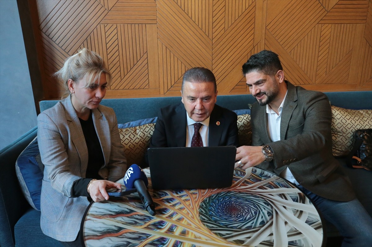 Antalya Büyükşehir Belediye Başkanı Muhittin Böcek (ortada), Anadolu Ajansının (AA) gözünden...