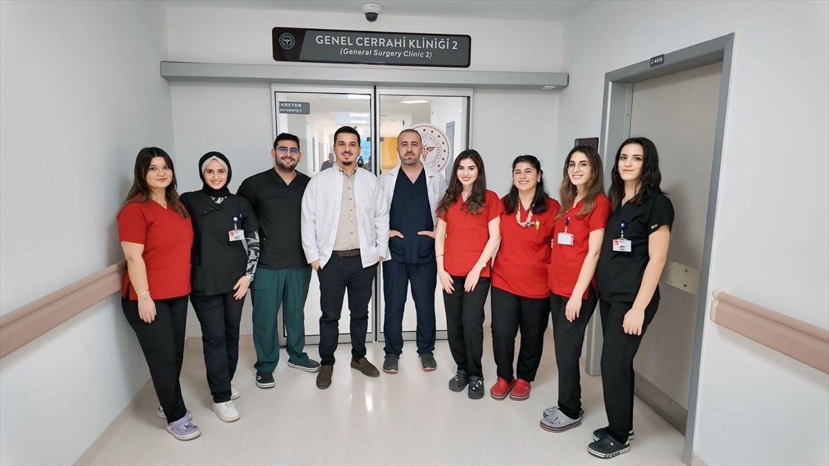 Antalya Şehir Hastanesi'nde safra yollarında kanserli tümör tespit edilen 62 yaşındaki hasta...