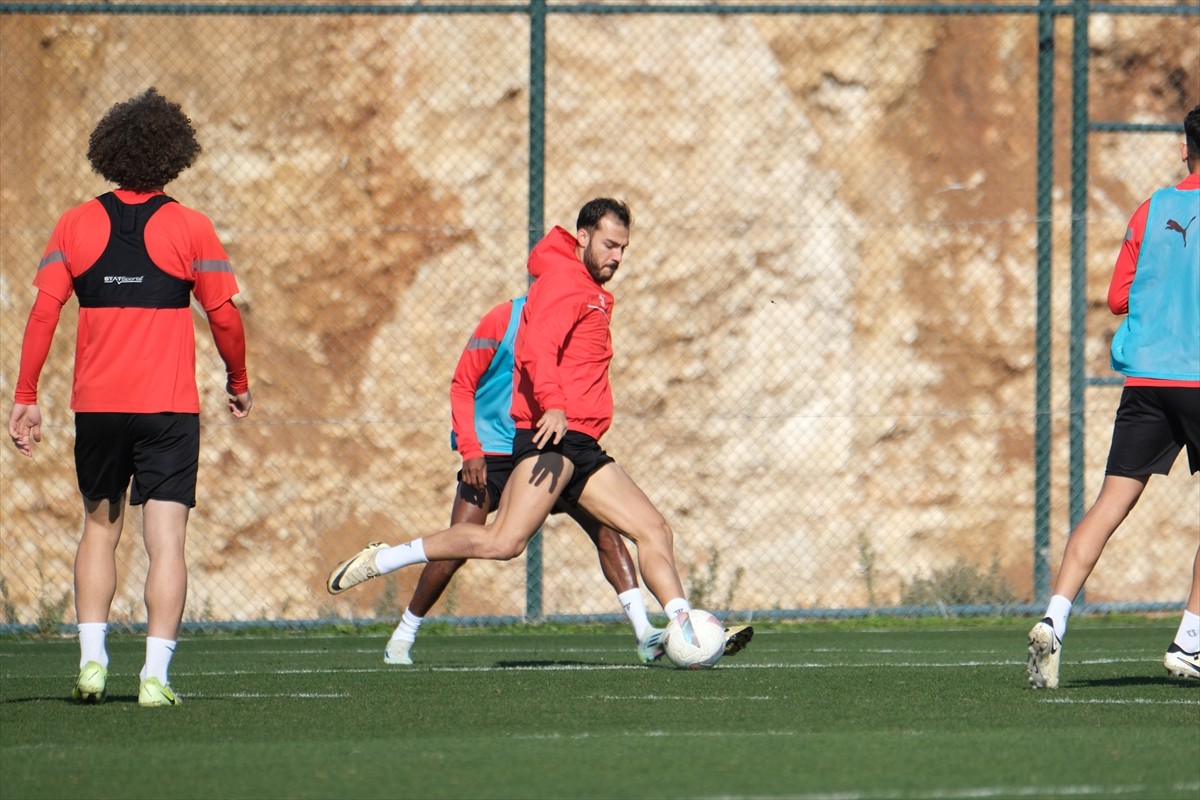Atakaş Hatayspor, Trendyol Süper Lig'in 20. haftasında 17 Ocak Cuma günü Mersin'de Galatasaray ile...