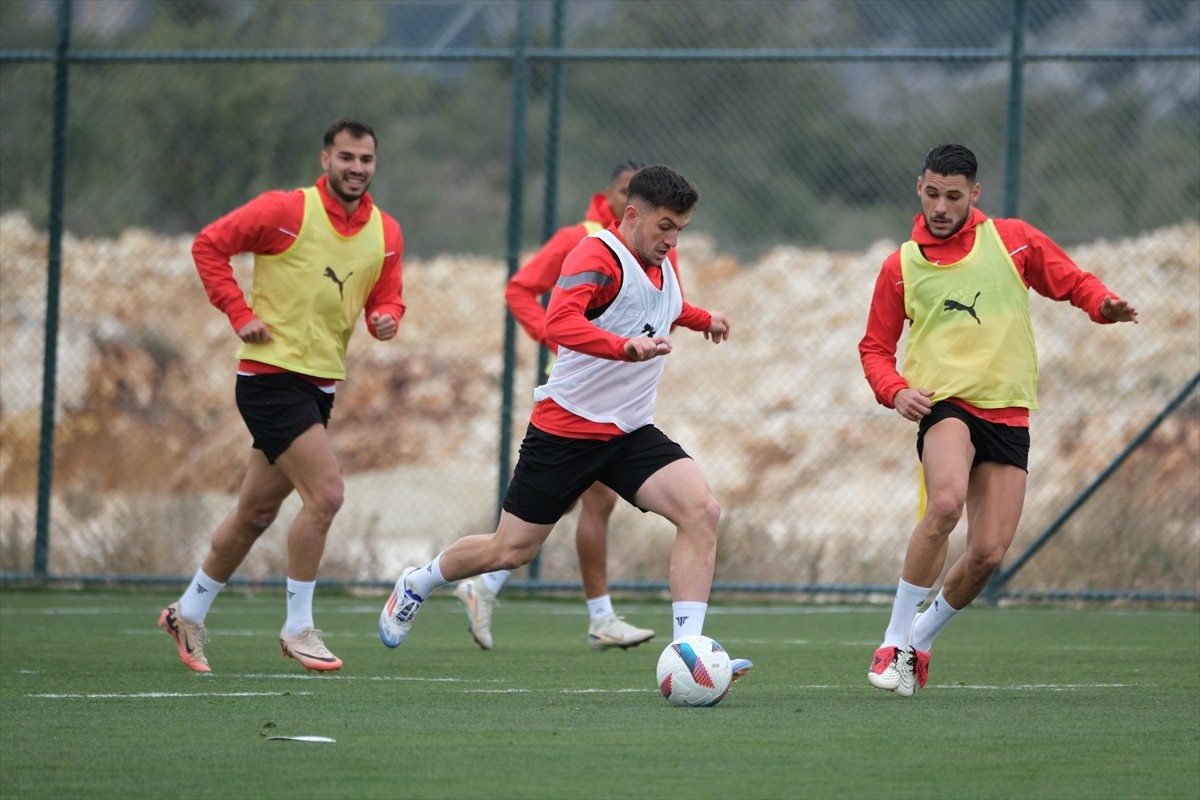 Atakaş Hatayspor, Trendyol Süper Lig'in 21. haftasında deplasmanda Kasımpaşa ile oynayacağı maçın...