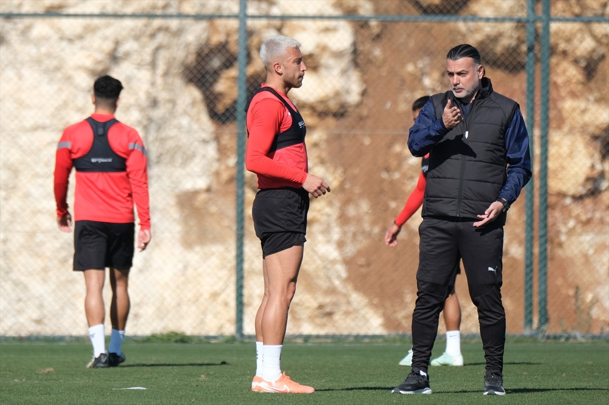 Atakaş Hatayspor, Trendyol Süper Lig'in 22. haftasında sahasında Onvo Antalyaspor ile oynayacağı...