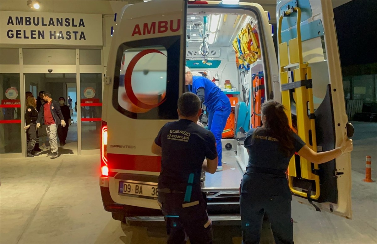 Aydın'ın Kuşadası ilçesi açıklarında, Sahil Güvenlik Komutanlığı ekiplerinin "dur" ihtarına...