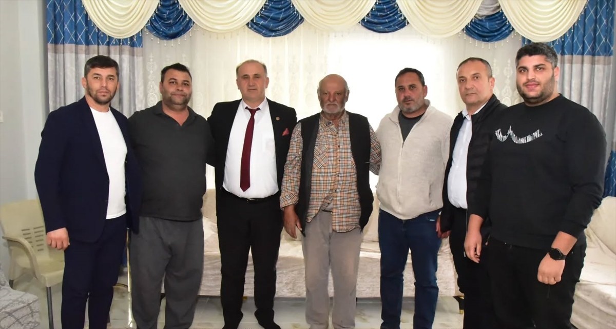 Aydın’ın İncirliova ilçesinde partisinden istifa eden CHP meclis üyesi AK Parti'ye geçti....