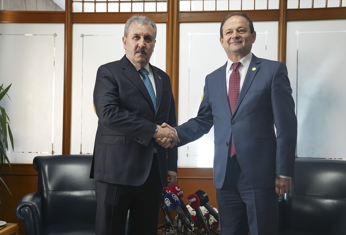 BBP Genel Başkanı Mustafa Destici (sol 2), 10 Ocak Çalışan Gazeteciler Günü dolayısıyla Meclis'te...