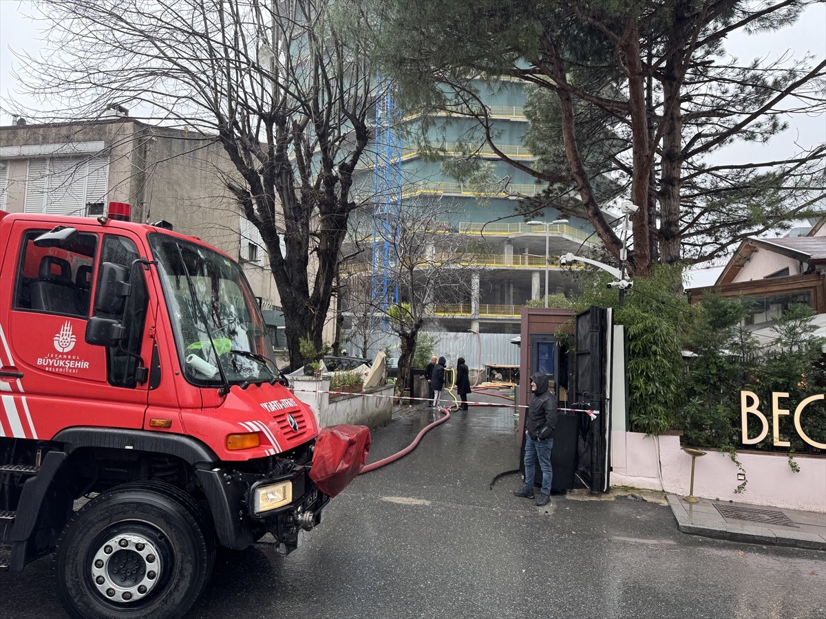Beşiktaş Akat Mahallesi Yeşim Sokak'ta bulunan bir inşaattaki işçilerin kaldığı konteynerde henüz...