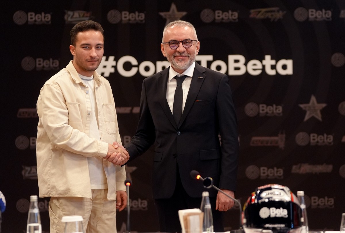 Beta Enerji ve Teknoloji A.Ş İcra Kurulu Başkanı ve Genel Müdürü Ahmet Ünal (solda), milli...