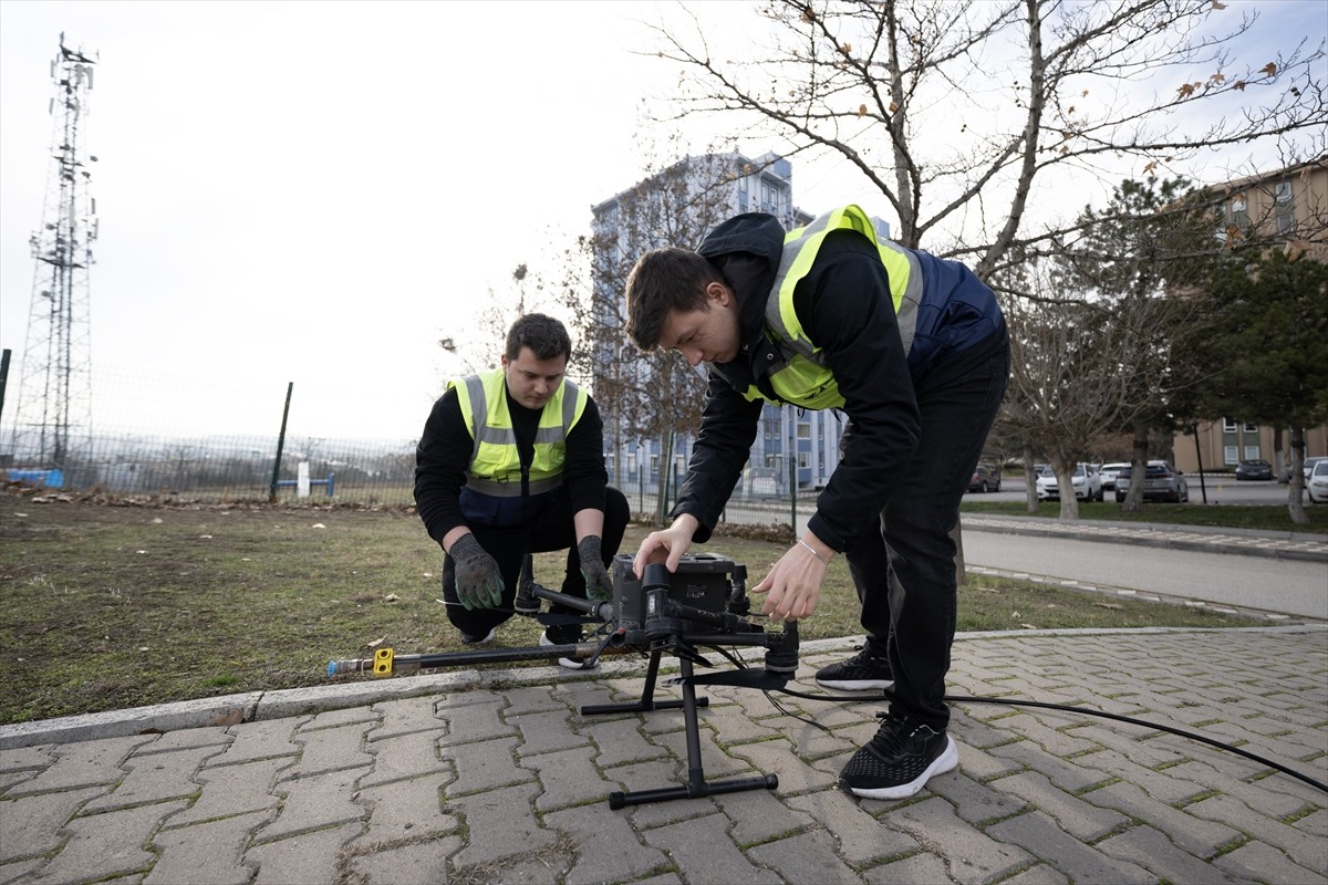 Birçok sektörde kullanıcılarının işlerini önemli ölçüde kolaylaştıran dronlar, itfaiye ekiplerinin...