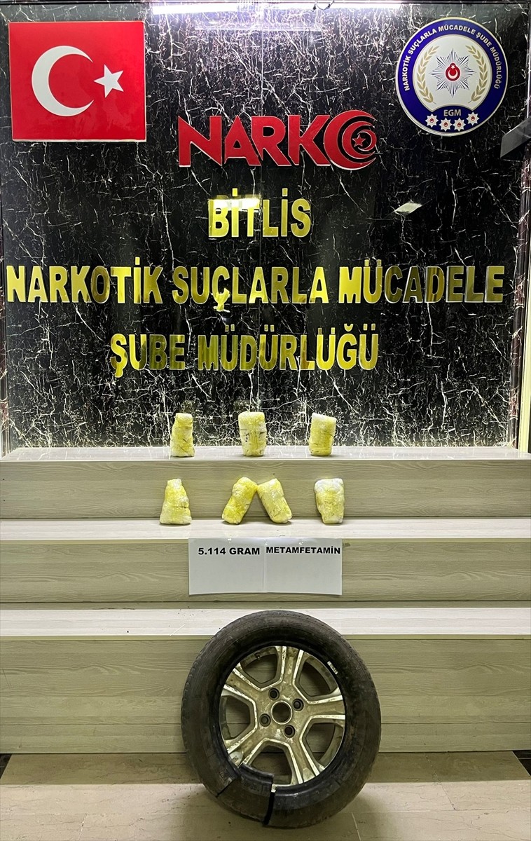Bitlis'te hafif ticari aracın yedek lastiğine zulalanmış 5 kilo 114 gram sentetik uyuşturucu ele...