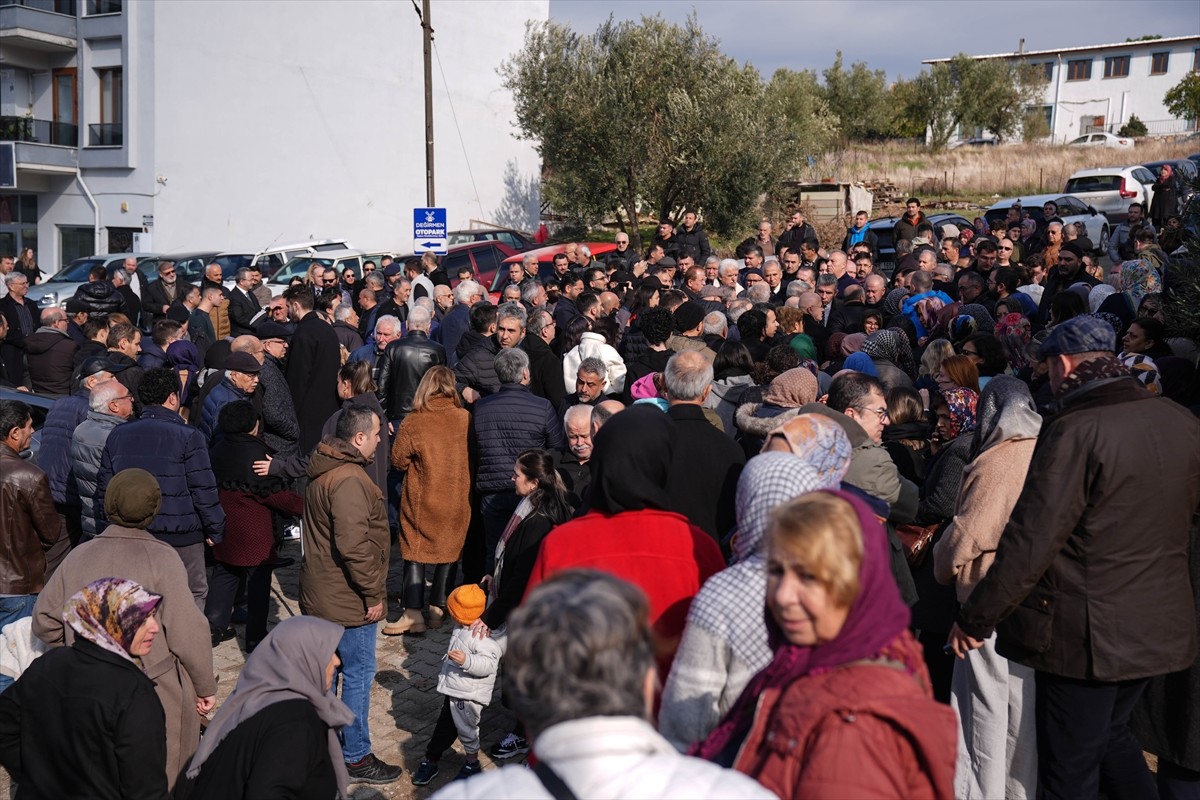 Bolu'da Kartalkaya Kayak Merkezi'ndeki Grand Kartal Otel'de çıkan yangında hayatını kaybeden anne...