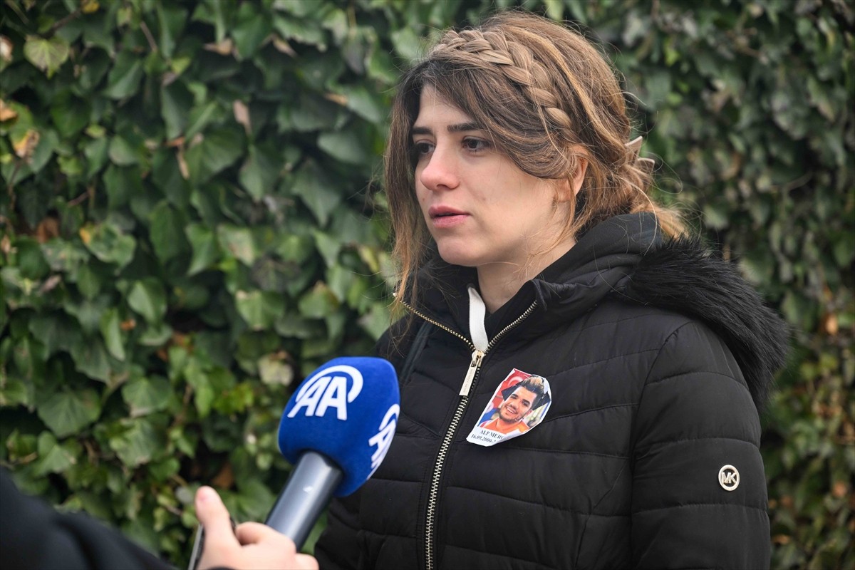 Bolu Kartalkaya Kayak Merkezi'ndeki Grand Kartal Otel'deki yangından ilk etapta sağ olarak dışarı...