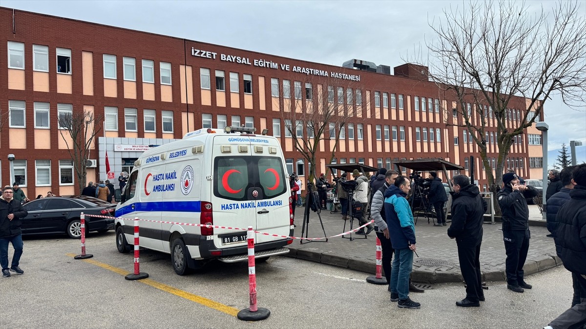 Bolu Kartalkaya Kayak Merkezi'ndeki otel yangınında yaralananların tedavilerine AİBÜ İzzet Baysal...