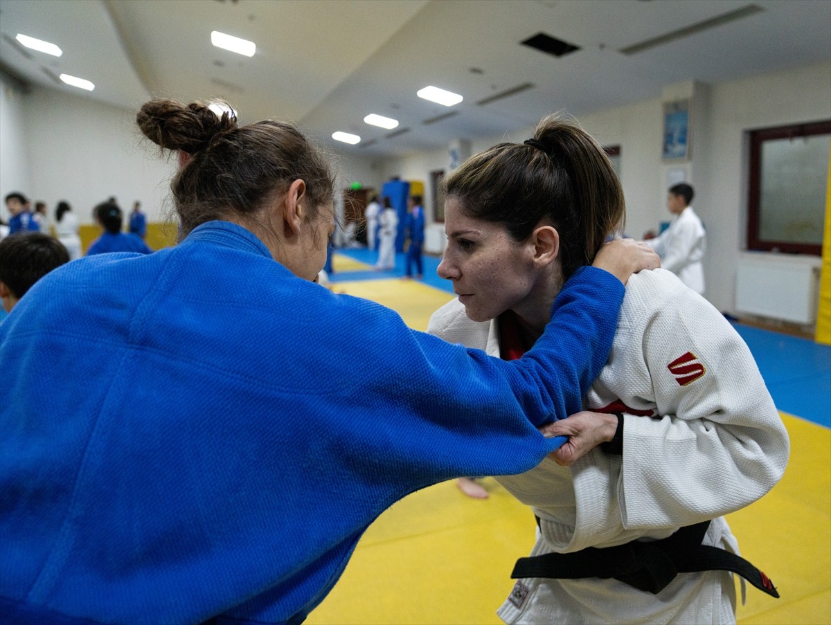 Bursa'da yaşayan ve 2024'te Paris'te düzenlenen Paralimpik Oyunları'nda J1 kategorisinde bronz...