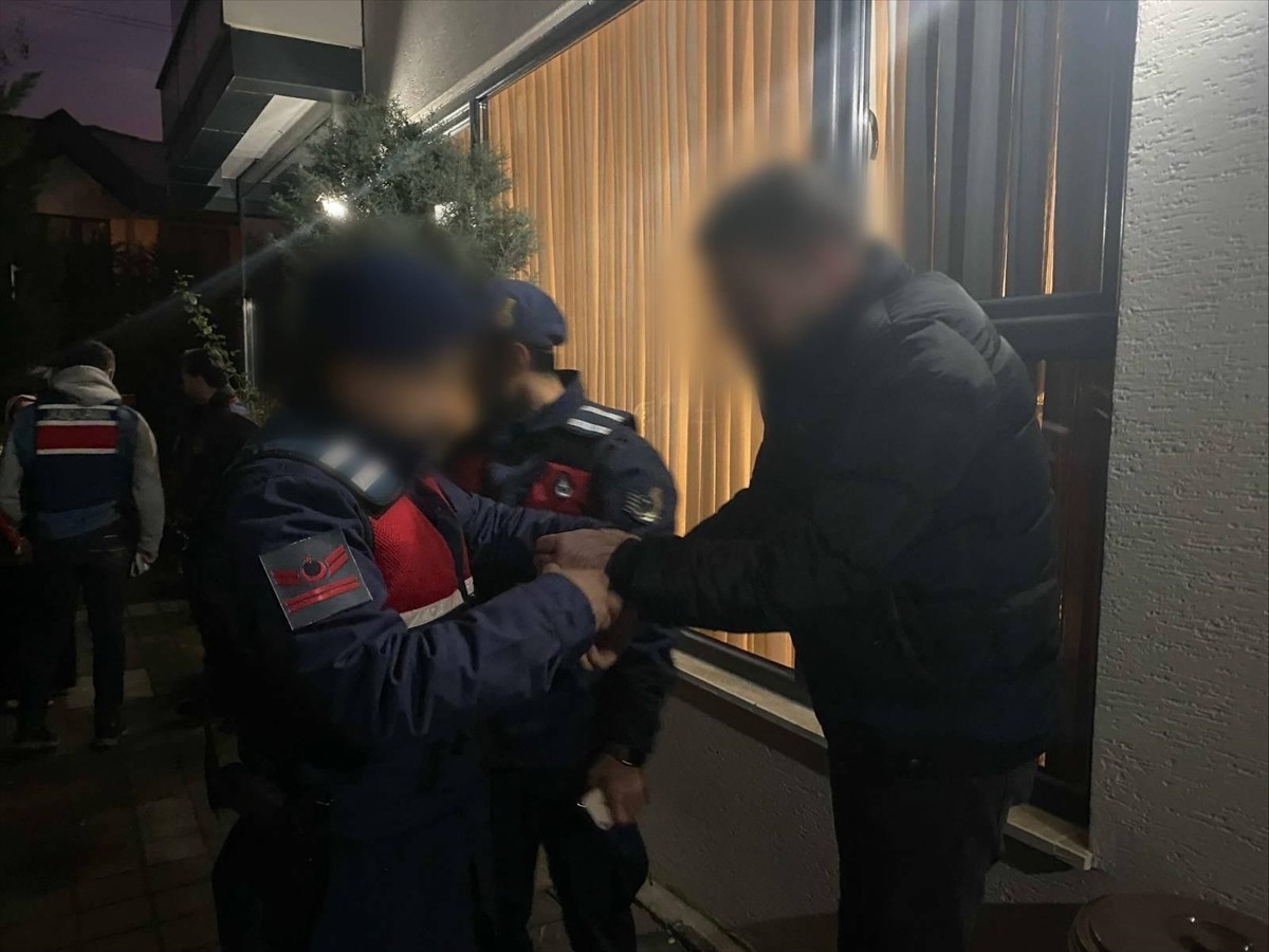 Bursa'nın İnegöl ilçesinde faaliyet gösteren "İnegöl Terkinler Çetesi" operasyonunda, kayyum...