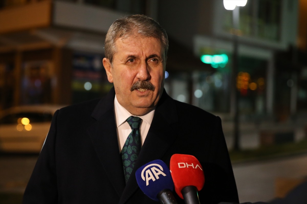 Büyük Birlik Partisi (BBP) Genel Başkanı Mustafa Destici, Eskişehir'in Sivrihisar ilçesindeki Ulu...