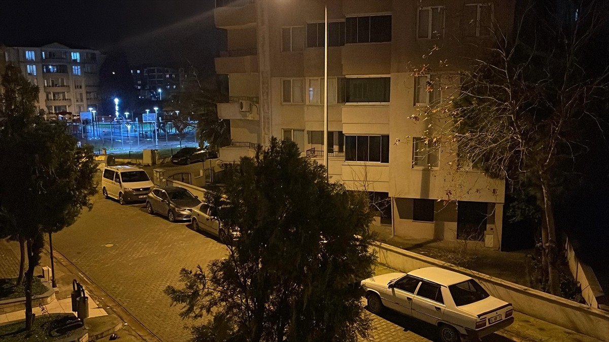 Çanakkale'nin Ayvacık ilçesi açıklarında 5,2 büyüklüğünde meydana gelen deprem, Balıkesir'in...