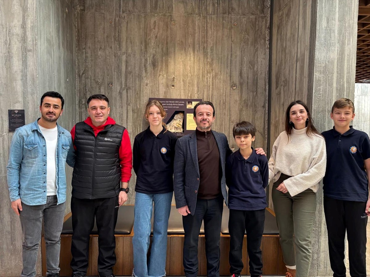 Çanakkaleli ortaokul öğrencisi Balıkesir'de gezerken yerde bulduğu Doğu Roma İmparatorluğu...