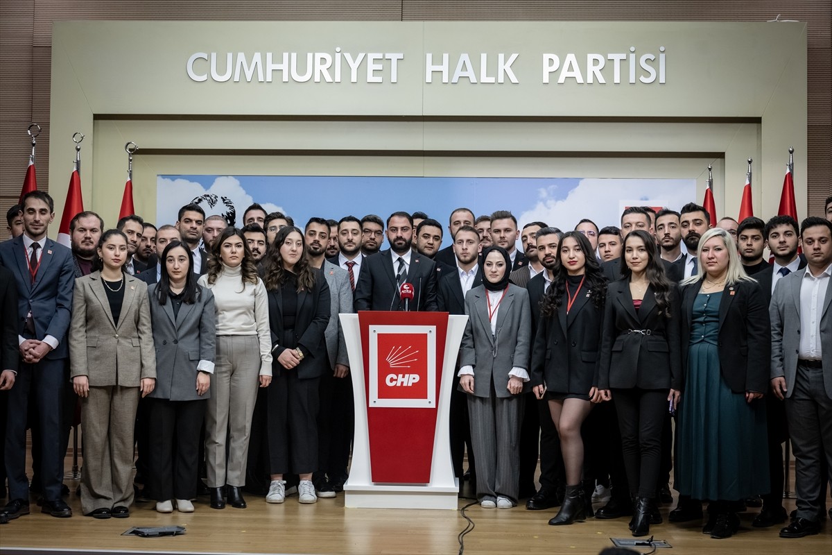 CHP'nin 81 ildeki Gençlik Kolları Başkanları, sosyal medya hesabından yaptığı paylaşıma ilişkin...
