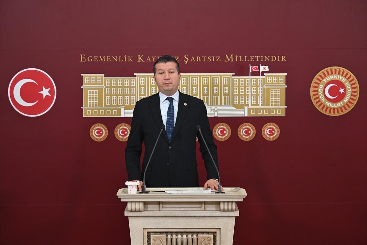 CHP Burdur Milletvekili İzzet Akbulut, TBMM'de basın toplantısı düzenledi.