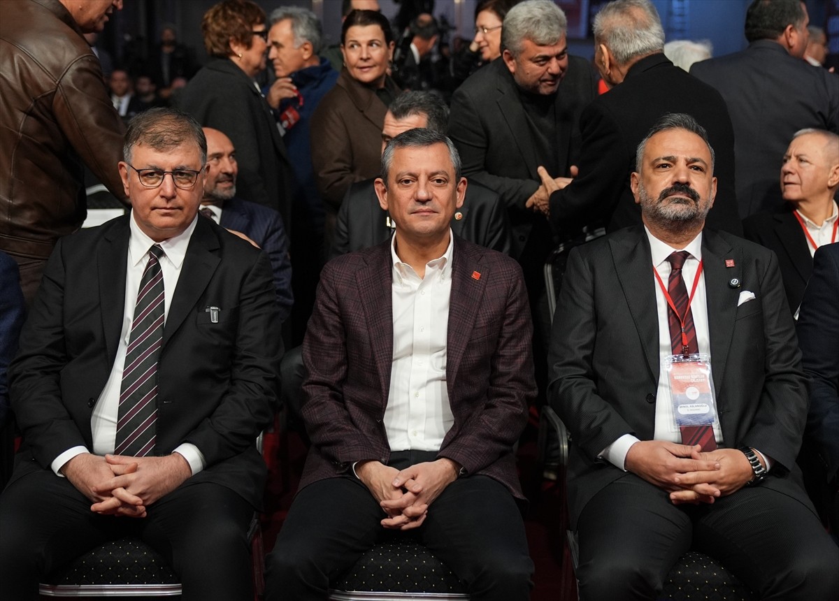 CHP Genel Başkanı Özgür Özel (ortada), CHP İzmir İl Başkanlığı tarafından Tarihi Havagazı...