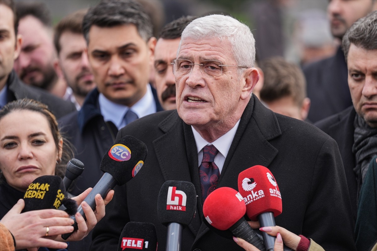 CHP Genel Başkanı Özgür Özel ve İYİ Parti Genel Başkanı Müsavat Dervişoğlu (fotoğrafta)...