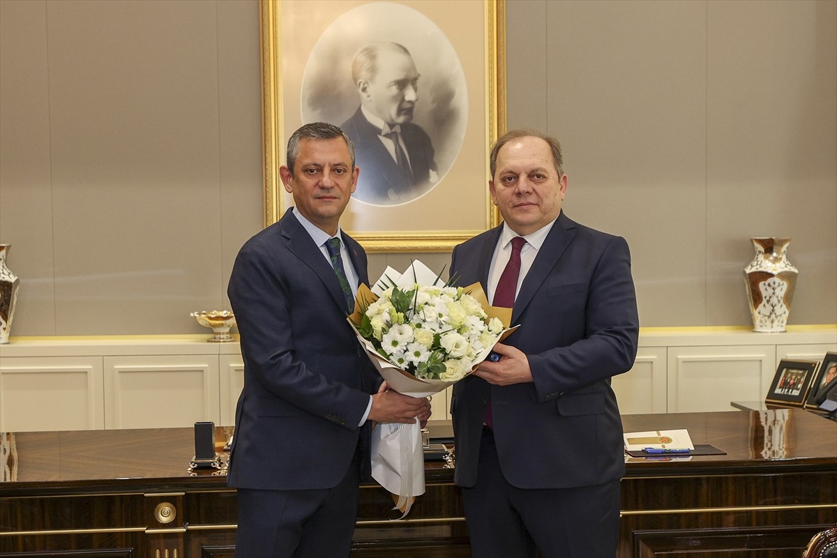 CHP Genel Başkanı Özgür Özel, Yargıtay Başkanı Ömer Kerkez'e "hayırlı olsun" ziyaretinde bulundu....