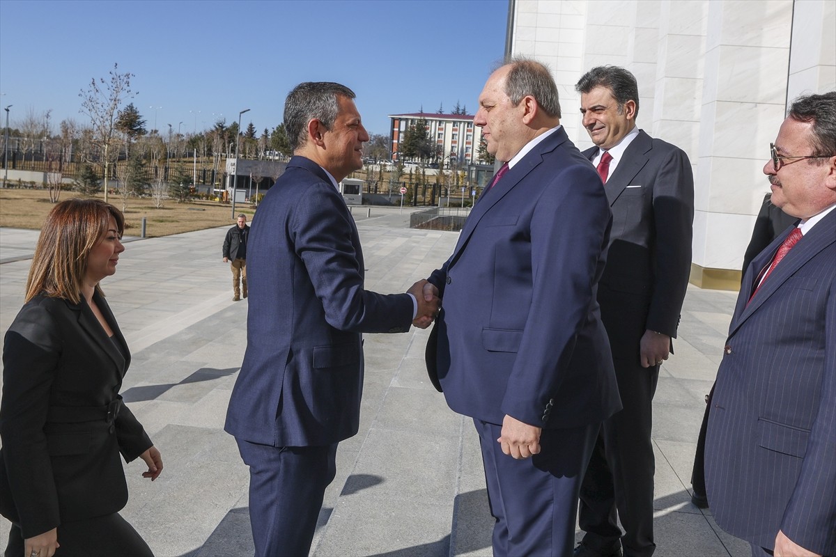 CHP Genel Başkanı Özgür Özel, Yargıtay Başkanı Ömer Kerkez'e "hayırlı olsun" ziyaretinde bulundu....