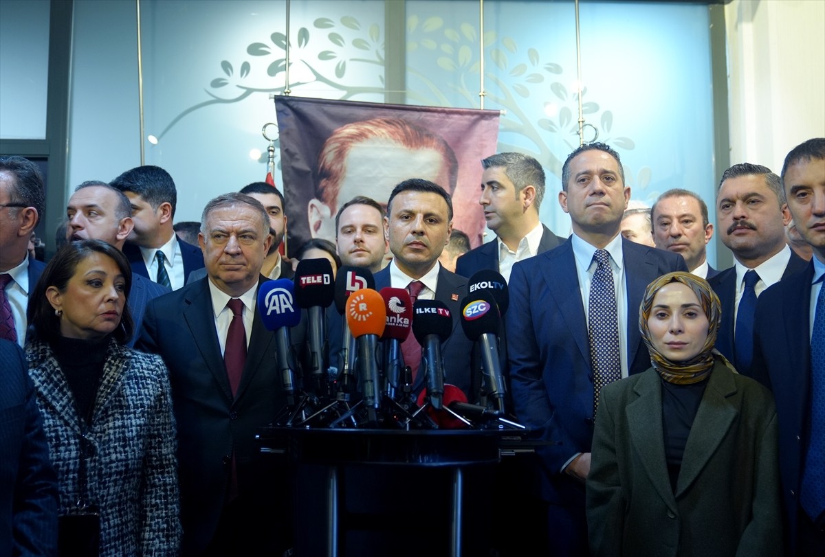 CHP İstanbul İl Başkanı Özgür Çelik, Beşiktaş Belediye Başkanı Rıza Akpolat'ın İstanbul Cumhuriyet...