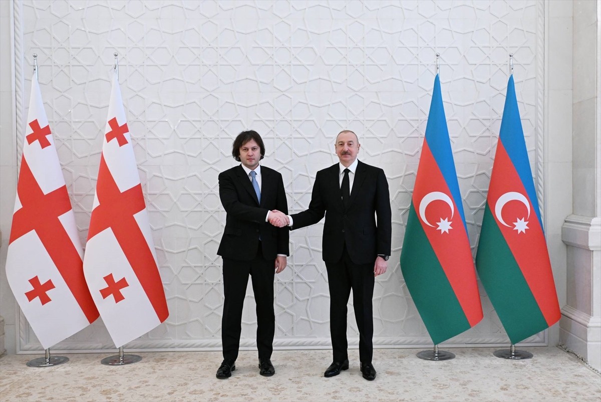 Cumhurbaşkanı İlham Aliyev (sağda), Azerbaycan-Gürcistan Hükümetlerarası Ekonomik İşbirliği...