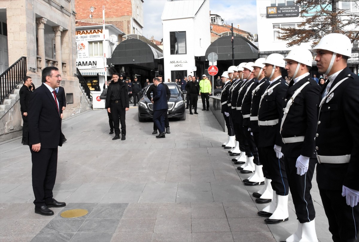 Cumhurbaşkanı Yardımcısı Cevdet Yılmaz, Aksaray Valisi Mehmet Ali Kumbuzoğlu'nu ziyaret...