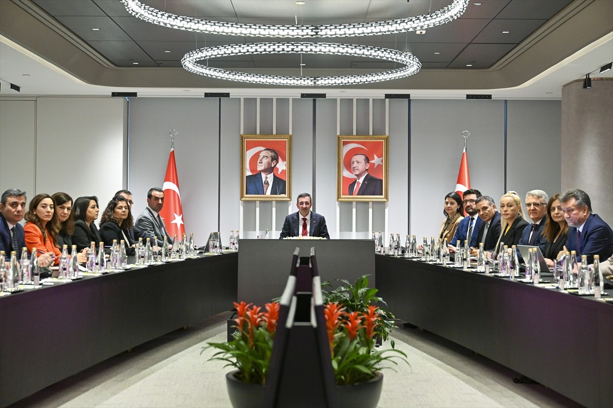 Cumhurbaşkanı Yardımcısı Cevdet Yılmaz, İstanbul'da ekonomi basını ile bir araya gelerek...