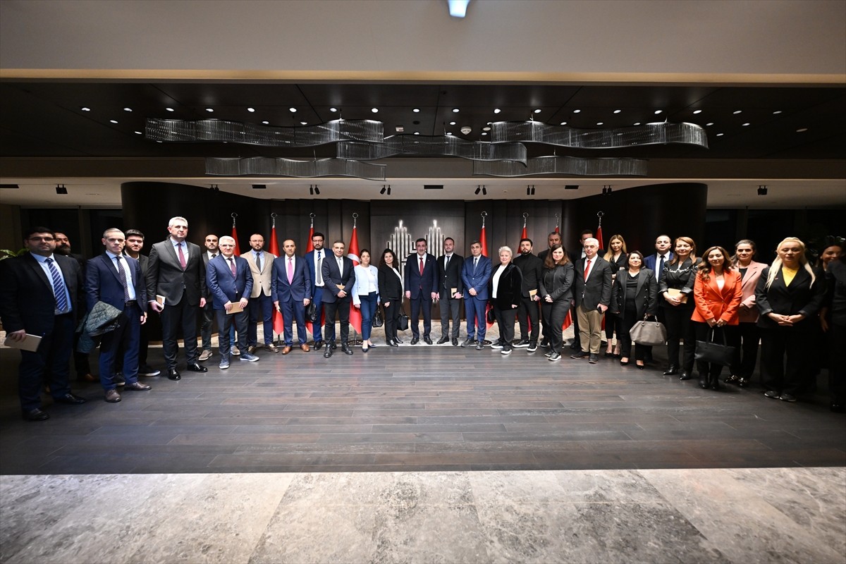 Cumhurbaşkanı Yardımcısı Cevdet Yılmaz, İstanbul'da ekonomi basını ile bir araya gelerek...