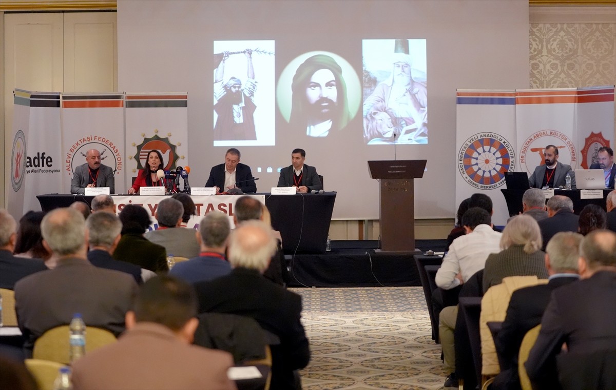 DEM Parti Eş Genel başkanları Tulay Hatımoğulları Oruç (solda) ve Tuncer Bakırhan (sağda), bazı...