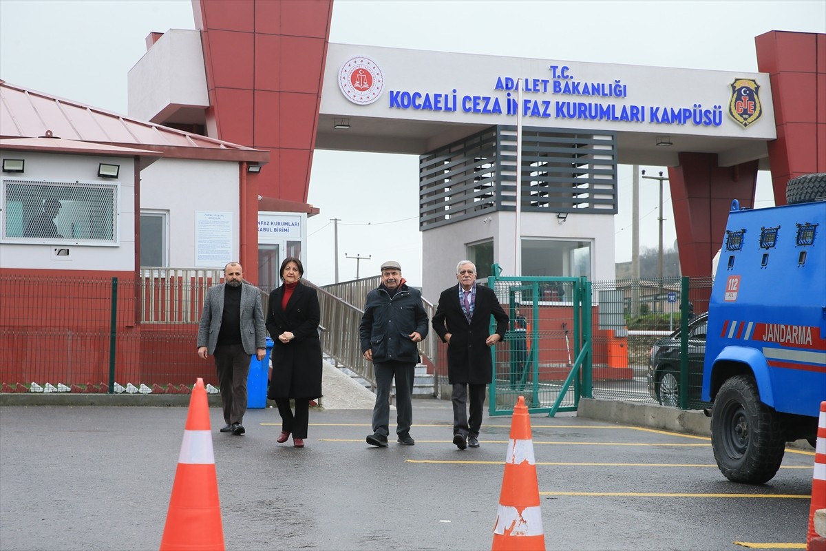 DEM Parti İstanbul Milletvekili Sırrı Süreyya Önder ve Van Milletvekili Pervin Buldan ile DEM...