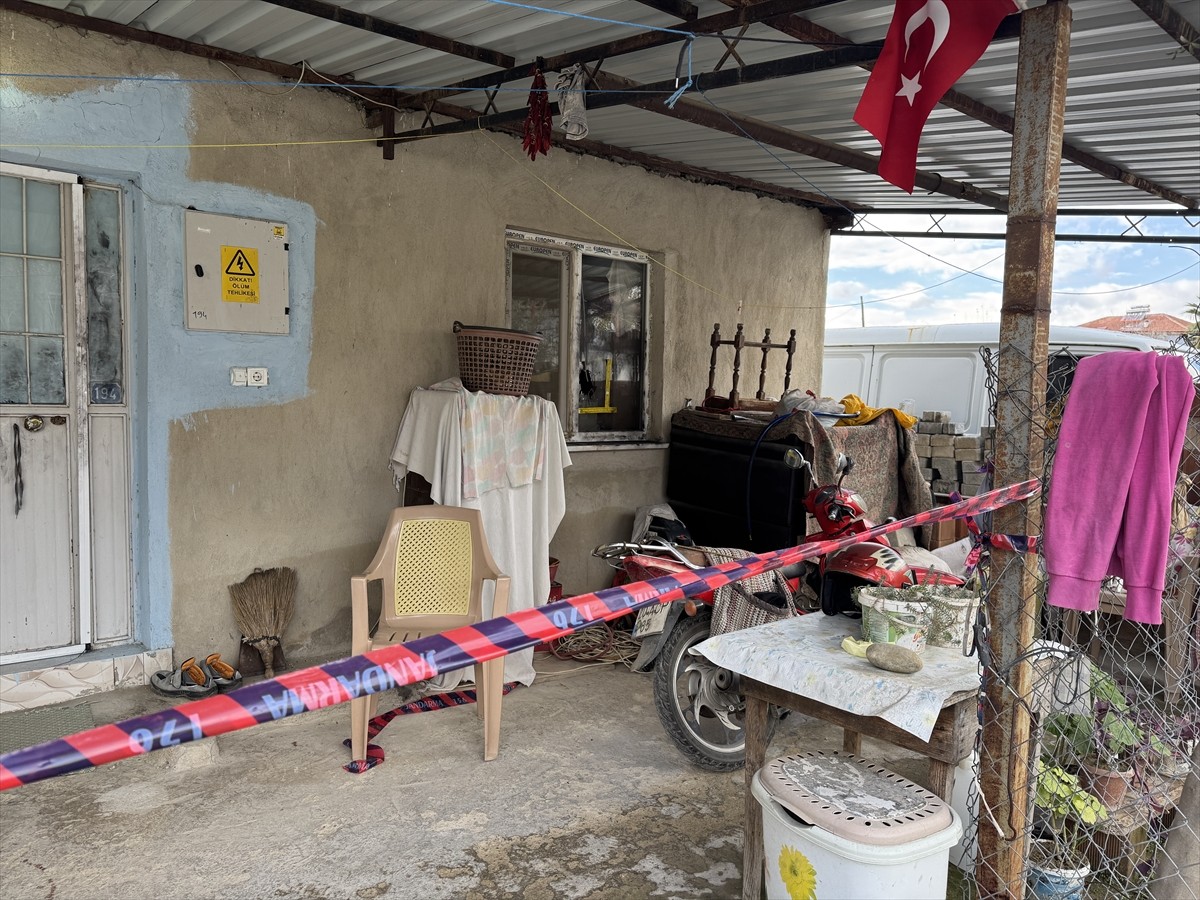 Denizli'nin Pamukkale ilçesinde evinde tüfekle vurulan kişi hayatını kaybetti. İhbar üzerine olay...