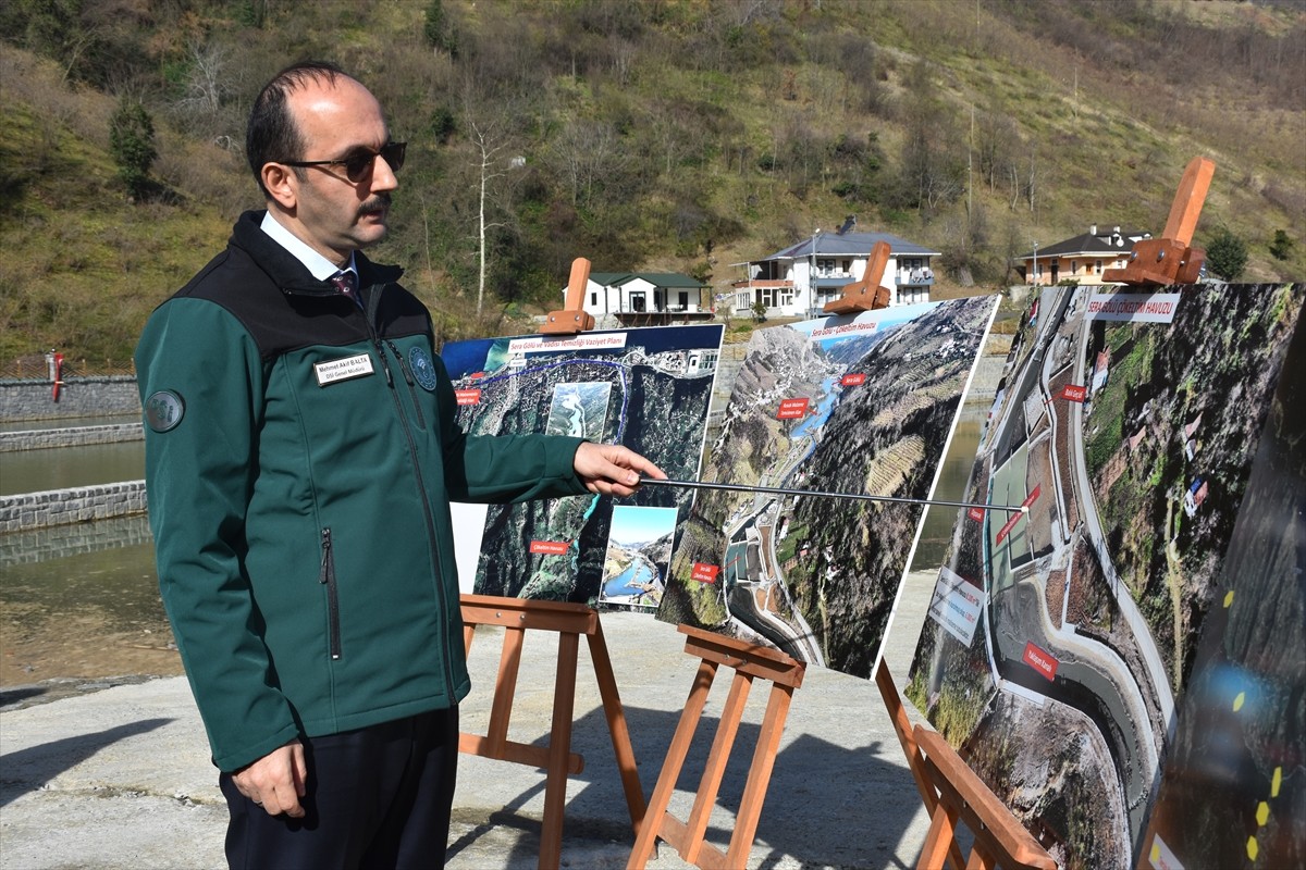 Devlet Su İşleri (DSİ) Genel Müdürü Mehmet Akif Balta, Trabzon'un Akçaabat ilçesindeki Sera...