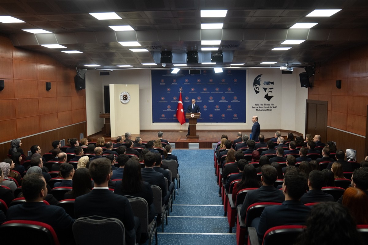 Dışişleri Bakanı Hakan Fidan, Diplomasi Akademisi’nde 14. Dönem Aday Konsolosluk ve İhtisas...