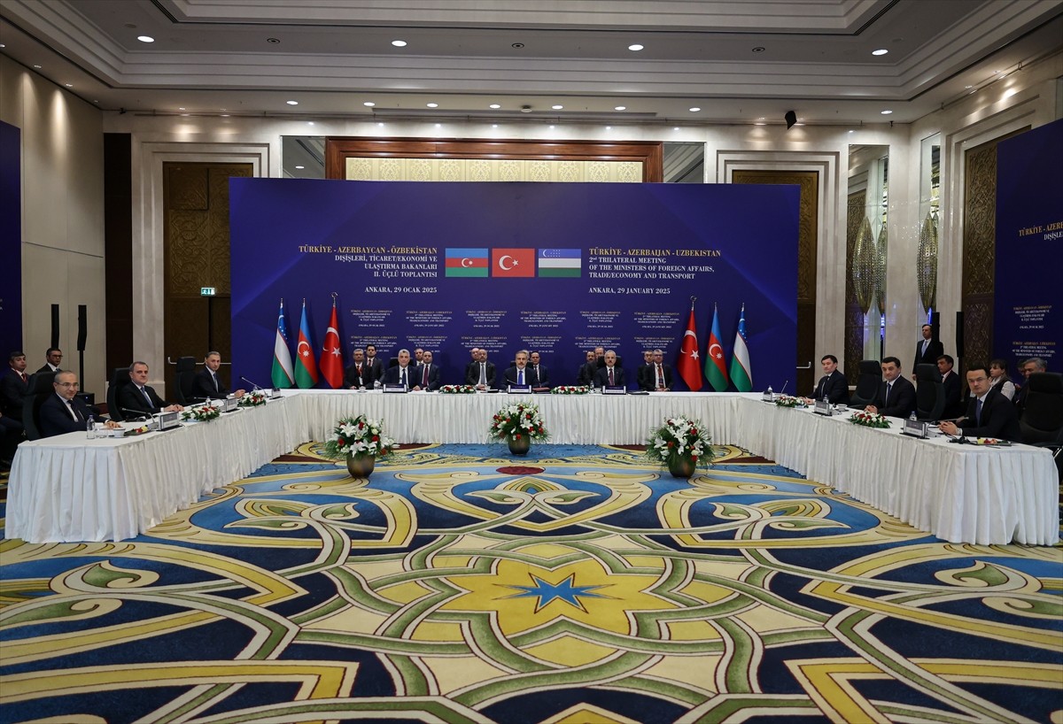 Dışişleri Bakanı Hakan Fidan, Ticaret Bakanı Ömer Bolat ile Ulaştırma ve Altyapı Bakanı Abdulkadir...