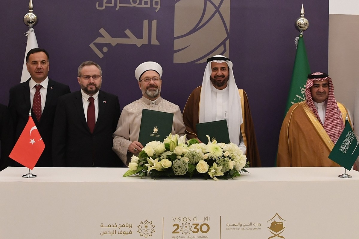 Diyanet İşleri Başkanı Ali Erbaş, Suudi Arabistan Hac ve Umre Bakanı Tevfik er-Rabia ile 2025 yılı...