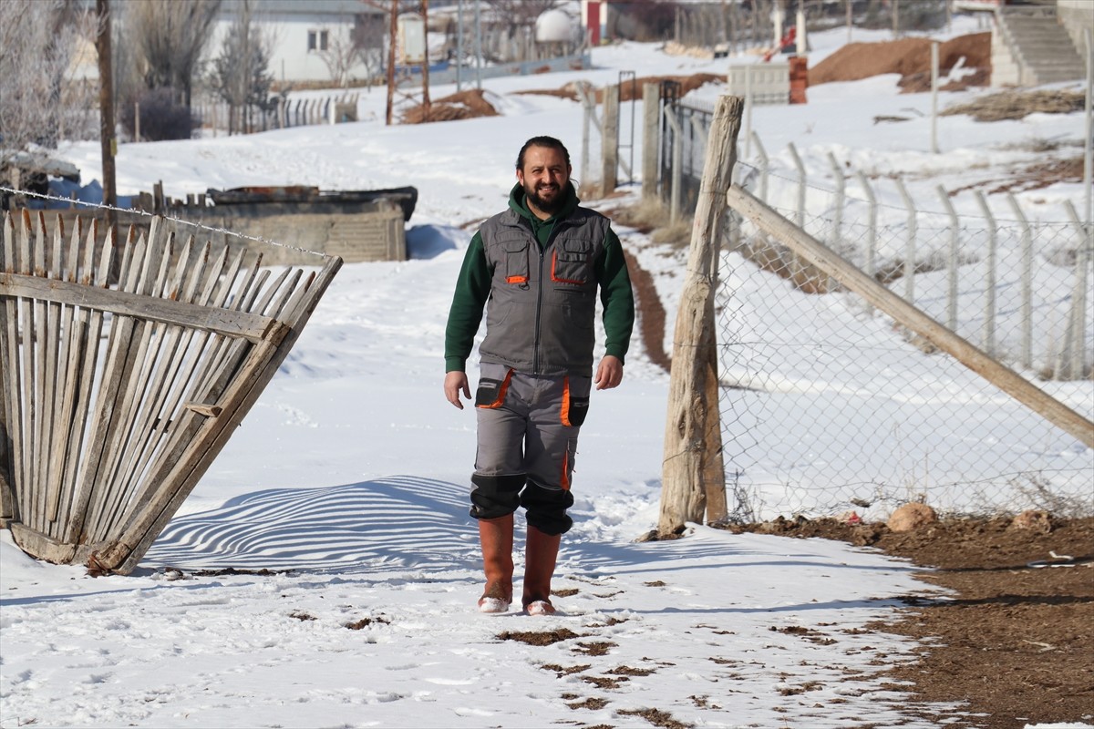 Doğup büyüdüğü İzmir'de şehir hayatından sıkılan 33 yaşındaki maliyet kontrol uzmanı Berkan...