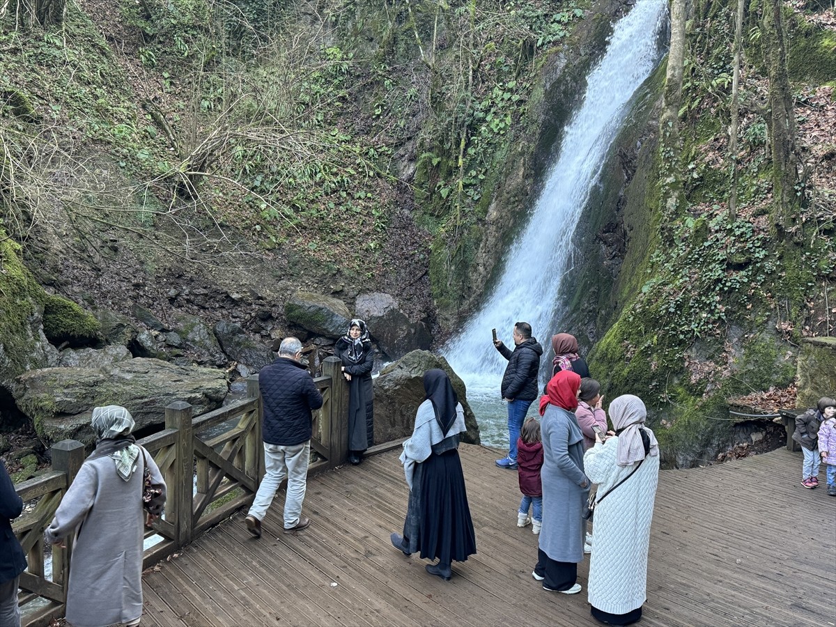 Düzce'de yarıyıl tatilini doğada geçirmek isteyenler şelalelerin bulunduğu tabiat parkları ve...