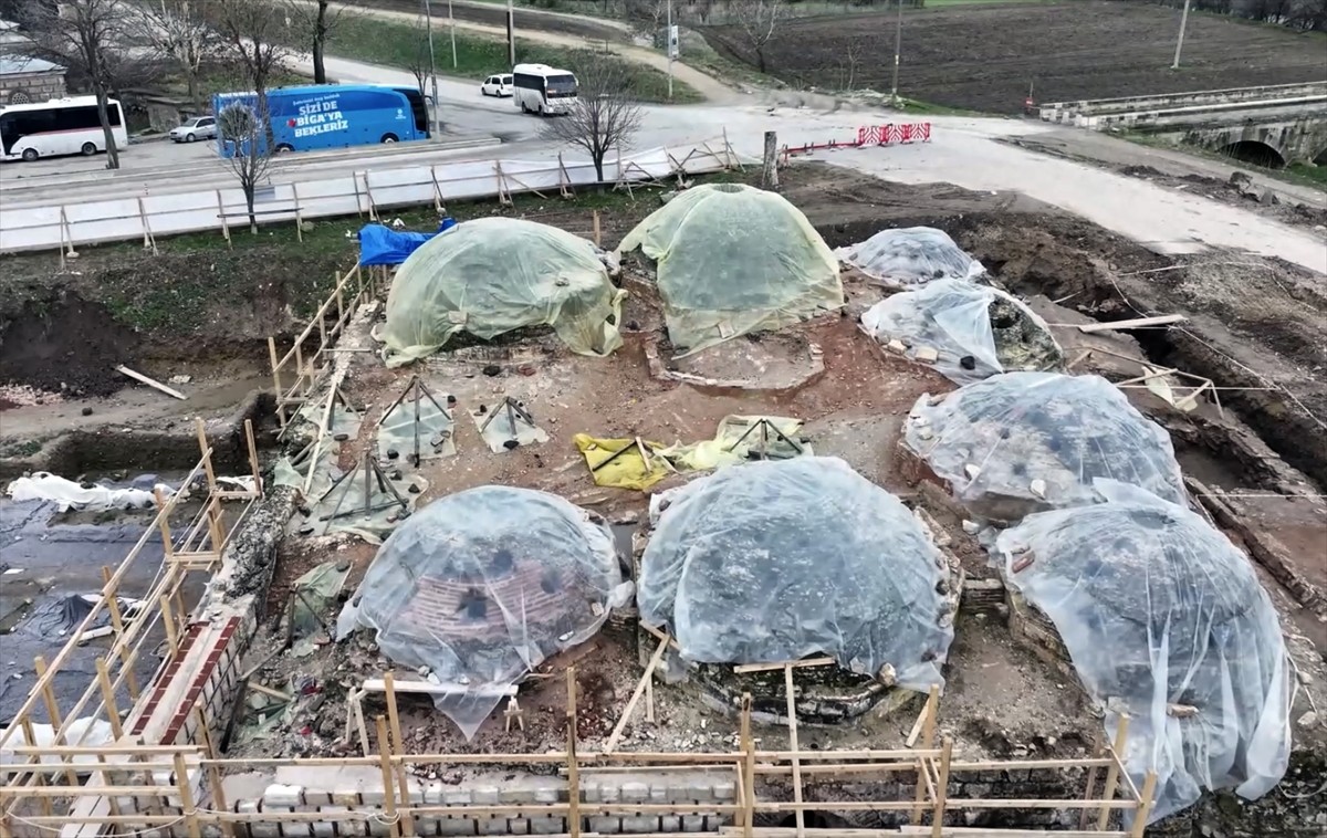 Edirne'de bulunan ve restorasyonu süren 15. yüzyıl eseri Gazi Mihal Hamamı'nın "koku" ya da...