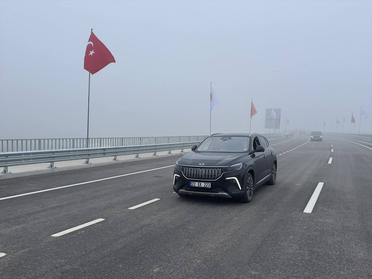 Edirne'de, Pazarkule-Edirne-TEM Bağlantı Yolu, Ulaştırma ve Altyapı Bakanı Abdülkadir Uraloğlu'nun...