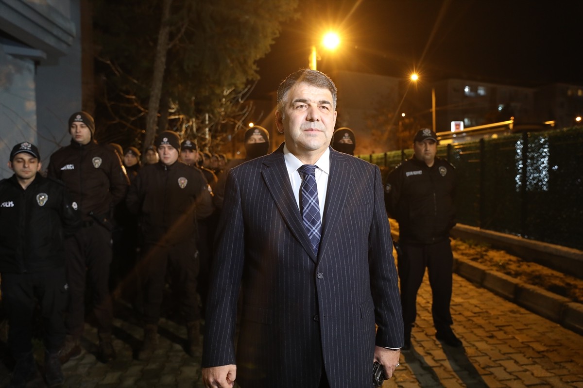 Edirne Emniyet Müdürü Onur Karaburun, denetlemek üzere geldiği Cumhuriyet Polis Merkezi'nde...